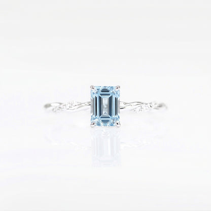 Joyce Santa Maria Aquamarine-Rings,Patrea Jewelry,birthstone jewelry Hong Kong, Aquamarine jewelry hk, Bespoke gemstone jewelry HK, Luxury aquamarine 18k gold, 海藍寶首飾 推薦, 天然海藍寶石, 藍寶石 珠寶 香港, Jewelry HK Online, 海藍 寶 價格