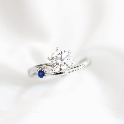 Alyssa Solitaire 18k White Gold Alyssa Solitaire 6-Prong Round Brilliant Diamond Engagement Ring Setting 18k白金六爪高低流線形清鑲求婚鑽石戒指款式