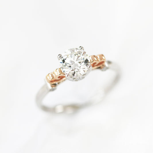 Dahlia Vintage 18k Rose Gold 4-Prong Round Brilliant Diamond Engagement Ring Setting 18k雙色四爪玫瑰金白金復古求婚鑽石戒指款式

 