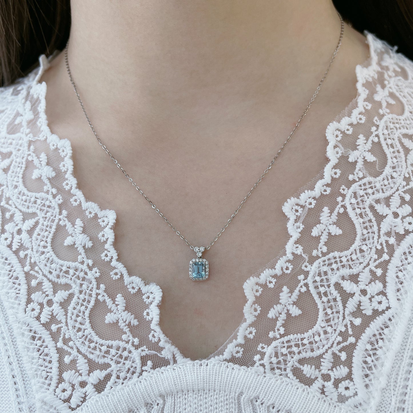 18k White Gold Aquamarine Diamond Necklace 18k白金鑽石海藍寶頸鍊