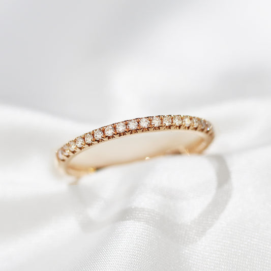 18k玫瑰金法式鑲嵌鑽石線戒 18k Rose Gold Chic French Pavé Diamond Half Eternity Ring