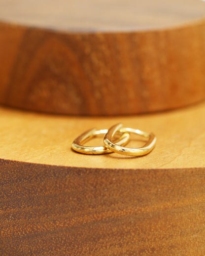 18k Yellow Gold Paperclip Earrings