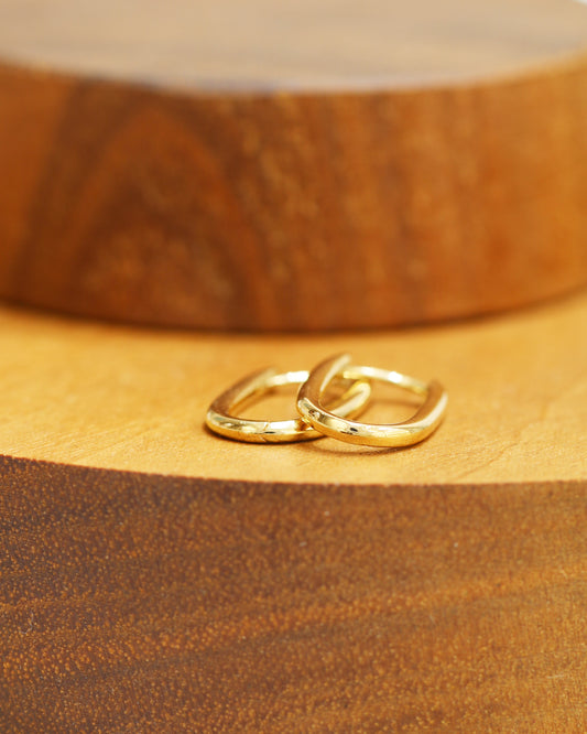 18k Yellow Gold Paperclip Earrings