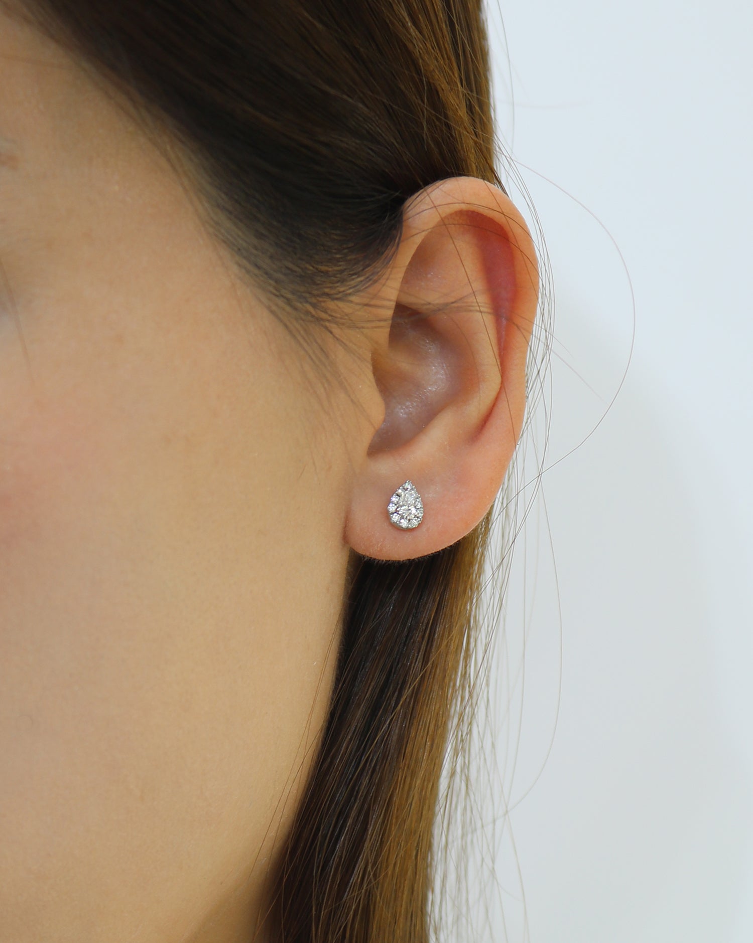 18k White Gold Pear-shaped Diamond Halo Stud Earrings 18k白金滿鑽梨形鑽石耳環