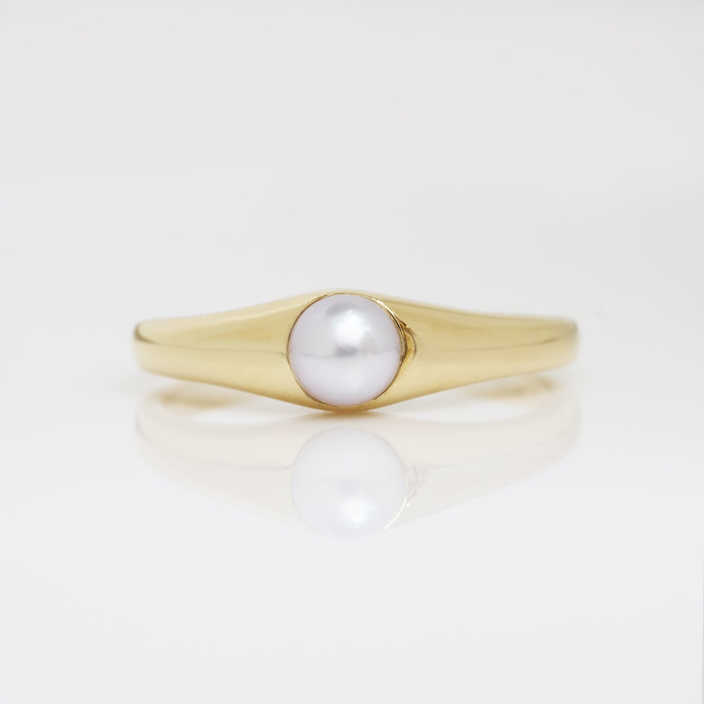 18k Yellow Gold 4.5mm Akoya Pearl Signet Ring
