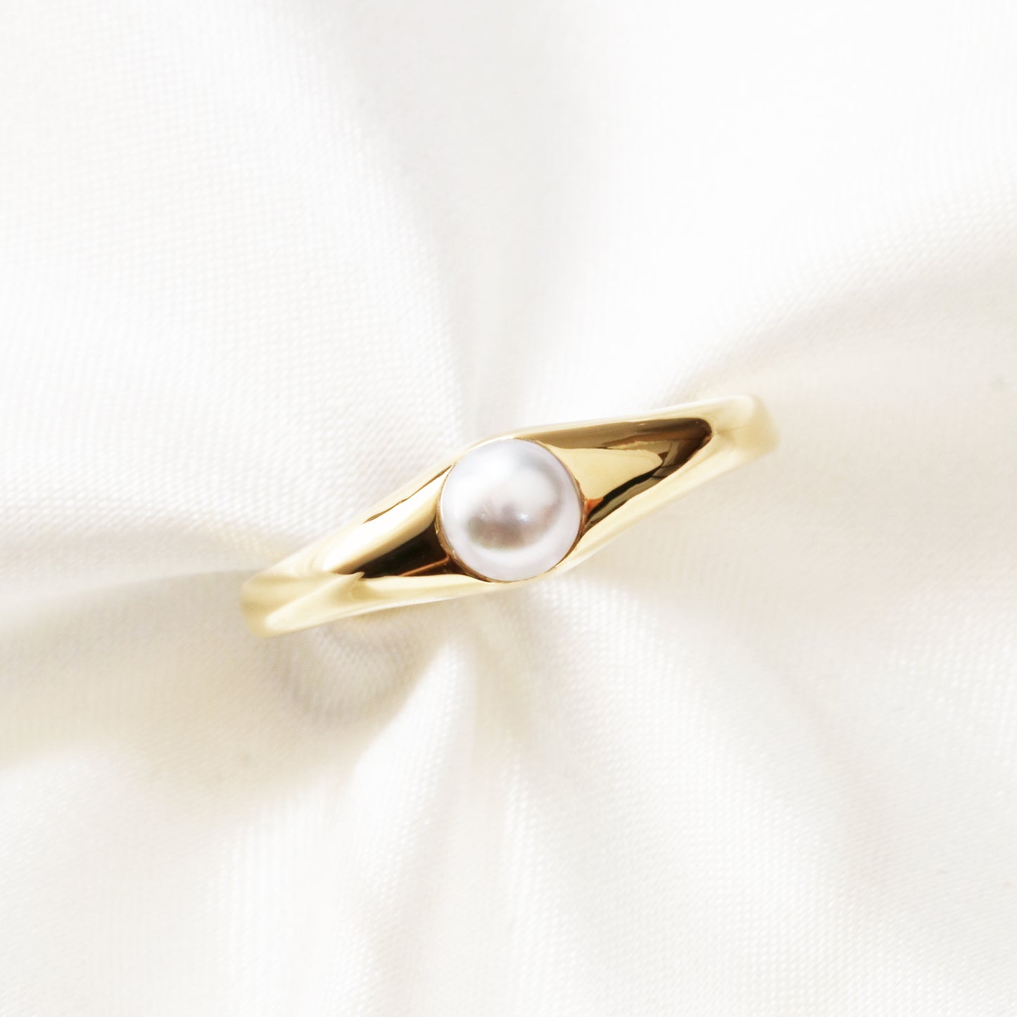 18k Yellow Gold 4.5mm Akoya Pearl Signet Ring
