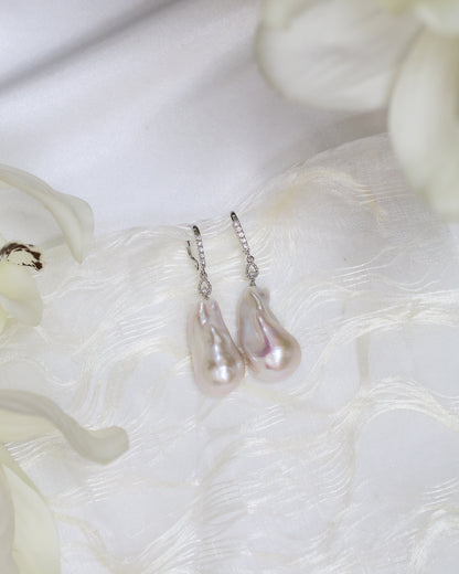 18k White Gold Baroque Pearl Diamond Dangle Earrings