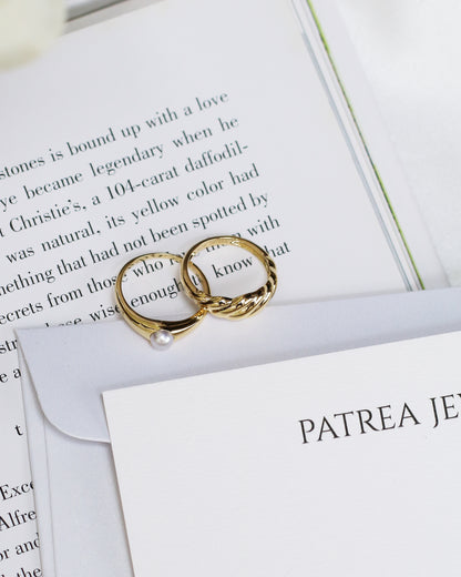 18k Yellow Gold 4.5mm Akoya Pearl Signet Ring