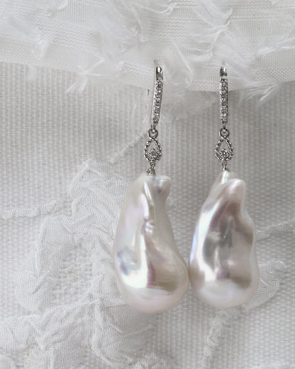 18k White Gold Baroque Pearl Diamond Dangle Earrings