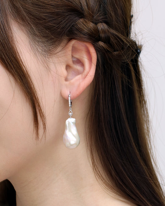 18k White Gold Baroque Pearl Diamond Dangle Earrings