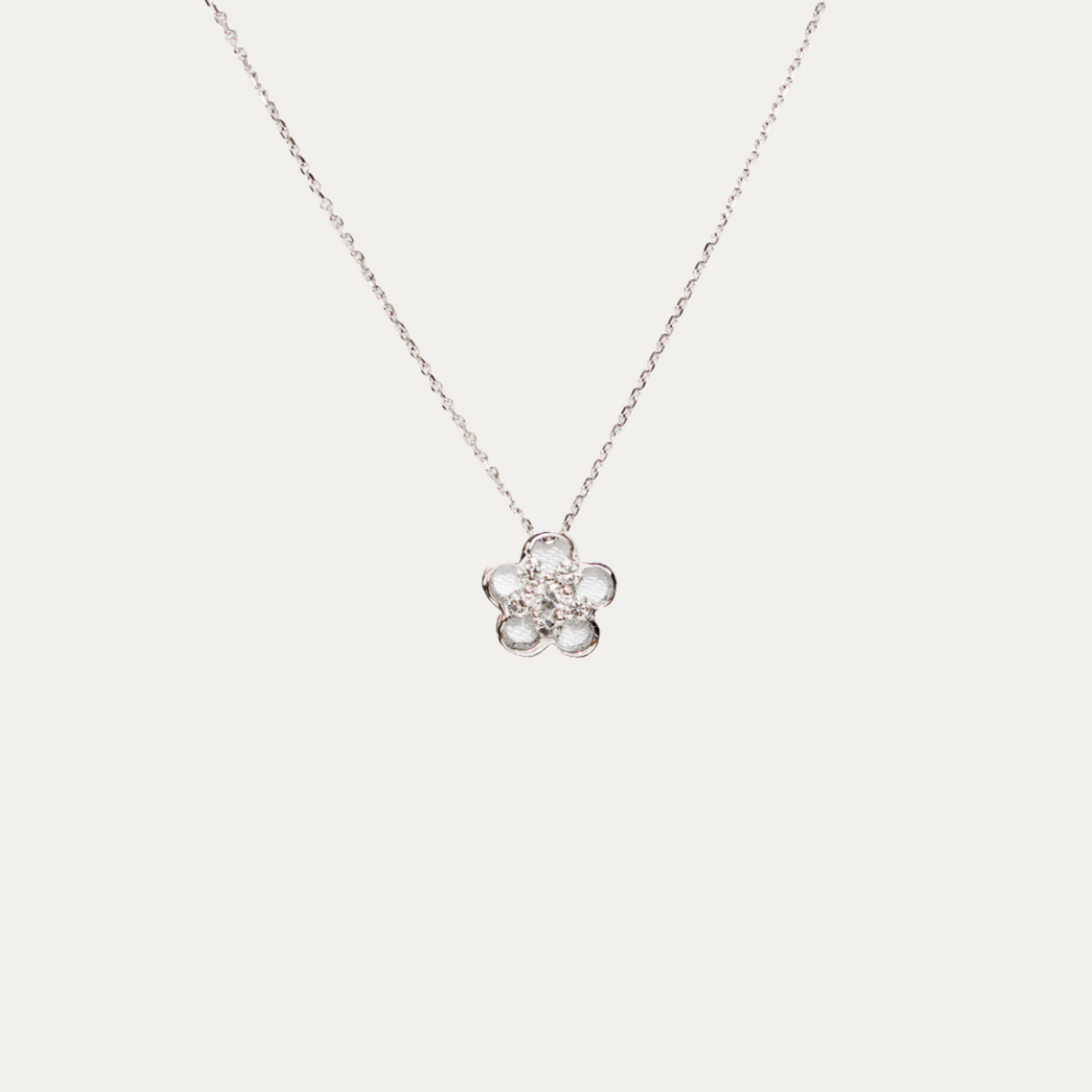 18k White Gold Flower Diamond Necklace