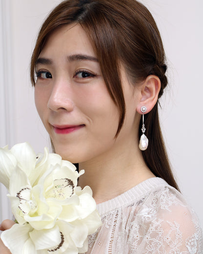 18k White Gold 2-way Akoya Pearl and Baroque Pearl Diamond Dangle Earrings