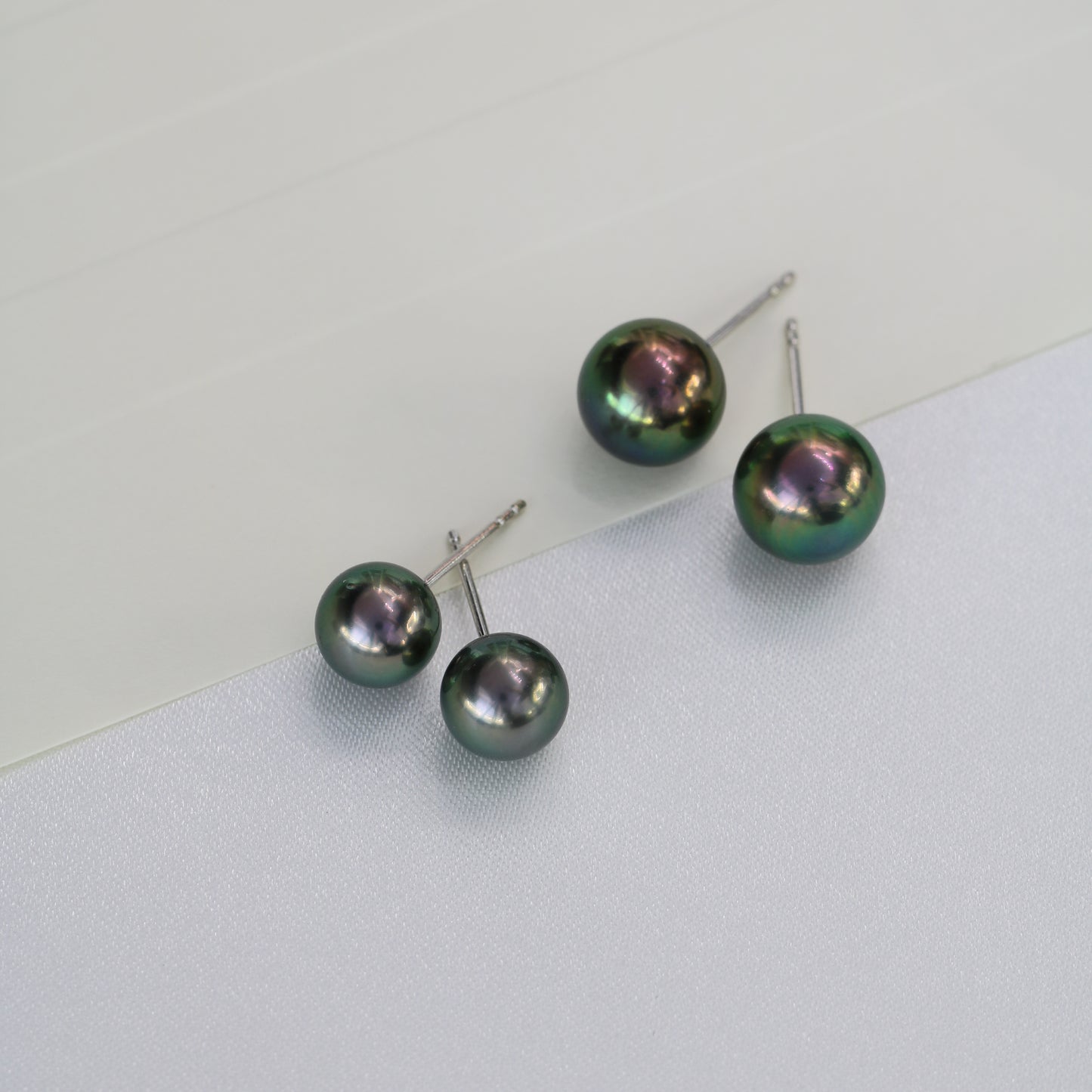 18k White Gold 7.5mm Tahitian Black Pearl Earrings