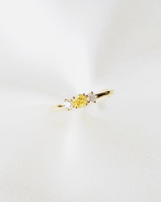 18k Yellow Gold Cushion-shaped Yellow Diamond Pinky Ring