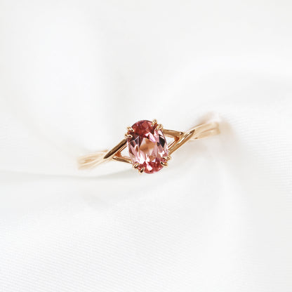 18k Rose Gold Oval Shape Pink Tourmaline Ring 18k玫瑰金蛋形粉紅碧璽復古感戒指