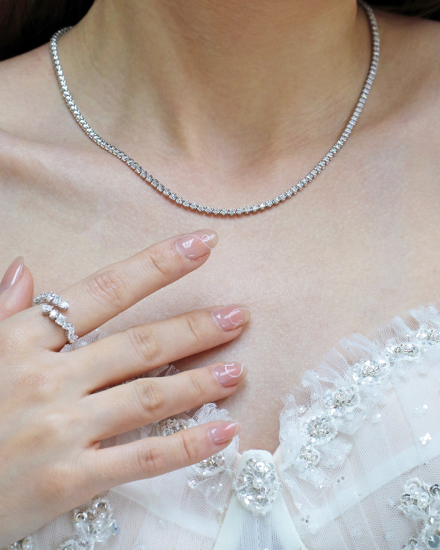 18k全圈金鑽石網球頸鍊配婚紗 18k Gold Full Eternity 3.45ct Diamond Tennis Necklace with a wedding dress