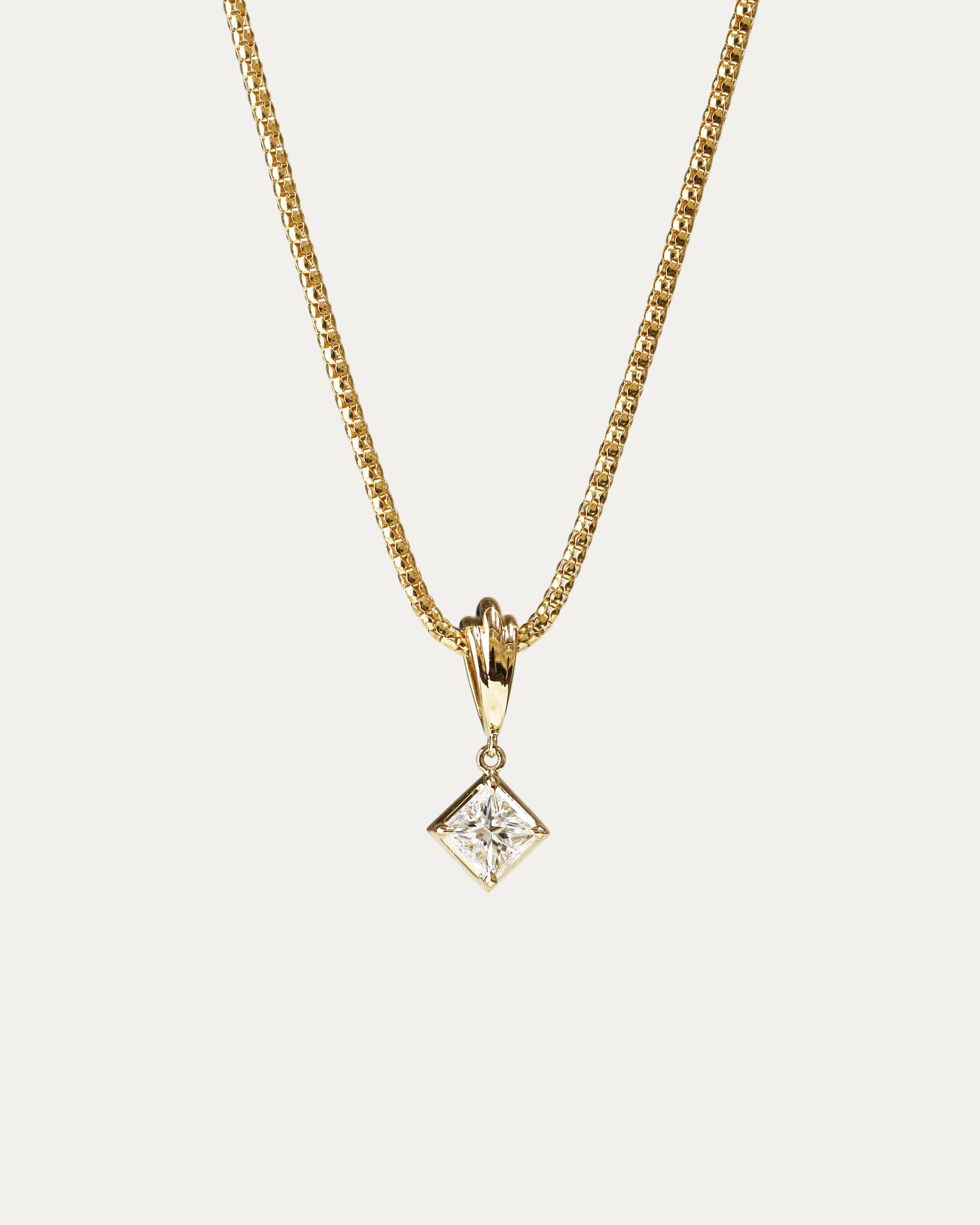 18k黃金圓身盒仔鍊配公主方鑽石吊墜 18k Yellow Gold Bold Round Box Chain Necklace with a Princess cut Diamond Pendant
