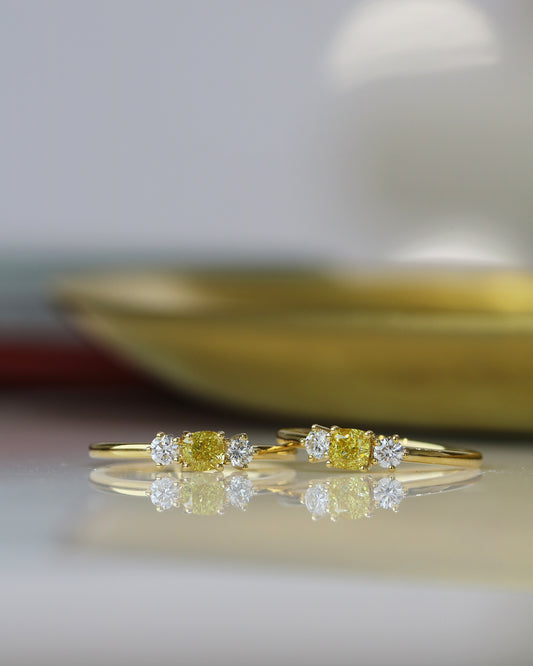 18k Yellow Gold Cushion-shaped Yellow Diamond Pinky Ring