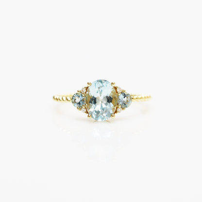 18k黃金蛋形橢圓形海藍寶石鑽石戒指 18k Yellow Gold Oval Shape Aquamarine Diamond Ring