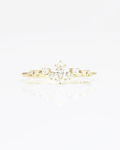 18k黃金馬眼形鑽石戒指 18k Yellow Gold Scattered Marquise-shaped Diamond Ring