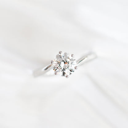 Azalea Solitaire 18k White Gold 6-Prong twisted Band Round Brilliant Diamond Engagement Ring Setting 18k白金六爪扭臂求婚鑽石戒指款式
