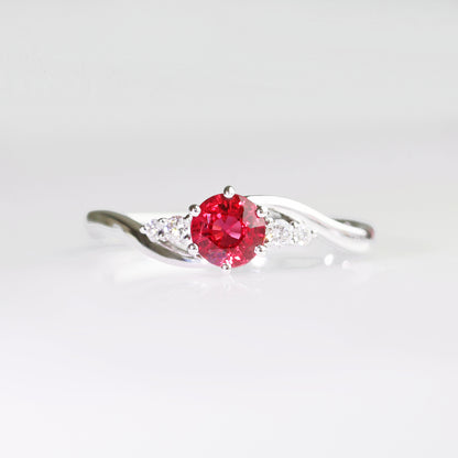 18k White Gold Round Shaped Ruby Diamond Wavy Ring 
