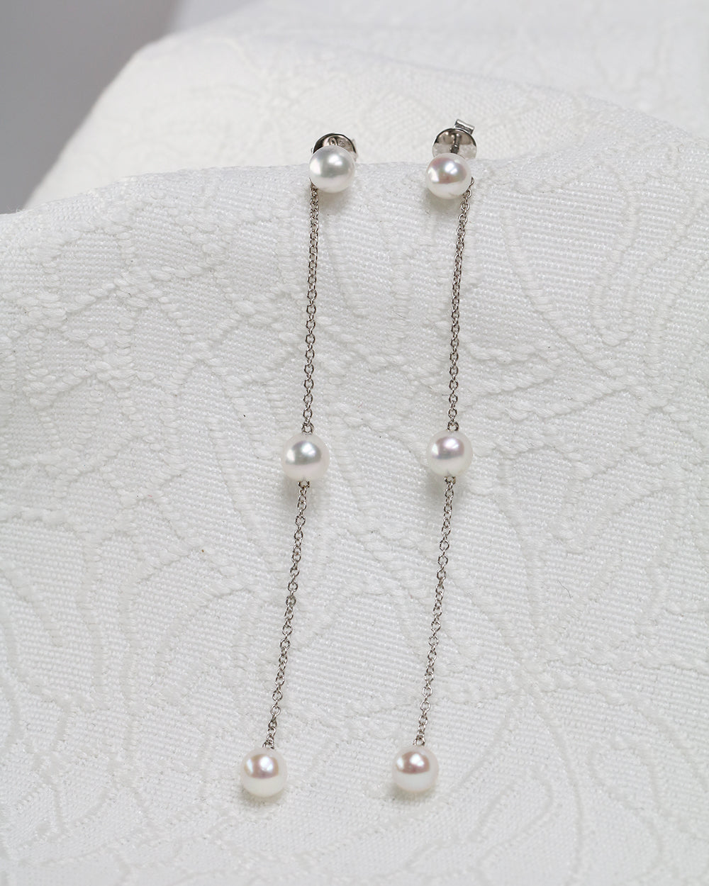 18k White Gold 4-4.5mm Japanese Akoya Pearl Dangle Earrings-Patrea Jewelry,珍珠耳環, 珍珠首飾, 輕奢首飾, Akoya 珍珠耳環, akoya pearl earring, akoya pearl jewelry hk, 尖沙咀 珠寶店,尖沙咀 訂造結婚戒指, Best jewelry store Tsim Sha Tsui, Tsim Sha Tsui pearl jewelry shop, jewelry showroom hk, 尖沙咀 珍珠 珠寶店,香港 珍珠 珠寶店, everyday pearl jewelry hk, OL 珍珠 珠寶, 時尚 珍珠 珠寶,南洋珍珠18K金首飾, 日常珍珠首飾, 珍珠 保養,輕婚紗首飾, 婚禮耳環,新娘首飾,婚戒推薦, bridal jewelry hk, 18k white gold minimalist bridal jewelry