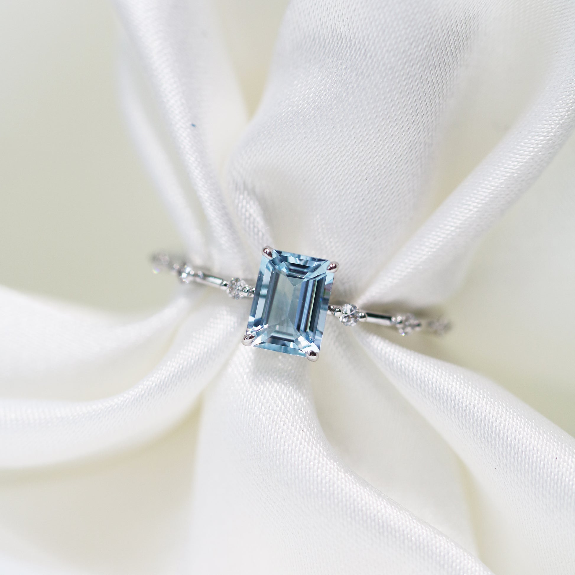  白金海藍寶鑽石戒指 White Gold Emerald-cut Aquamarine Diamond Ring