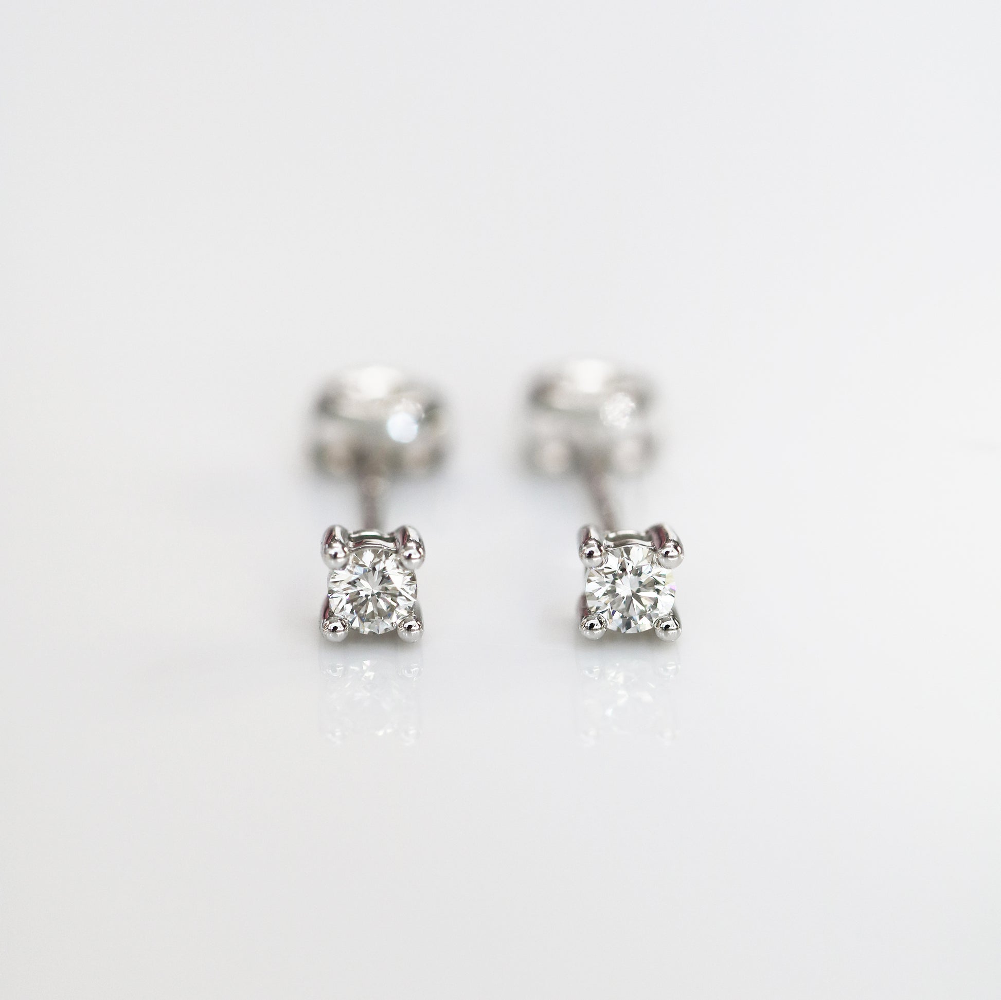 18k White Gold Classic 0.20ct 4-prong Round Diamond Stud Earrings 18k白金四爪20份鑽石耳環