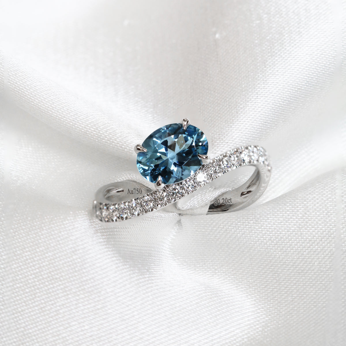 18k White Gold Oval-shaped Exceptional Santa Maria Aquamarine Diamond Wave Band Ring