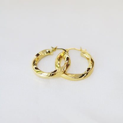 18k Yellow Gold Shiny Huggie Hoop Earrings 18K金圈形扭紋耳圈耳環 