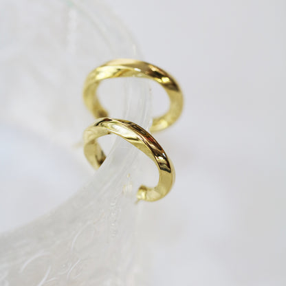 18k Yellow Gold Shiny Huggie Hoop Earrings 18K金圈形扭紋耳圈耳環 
