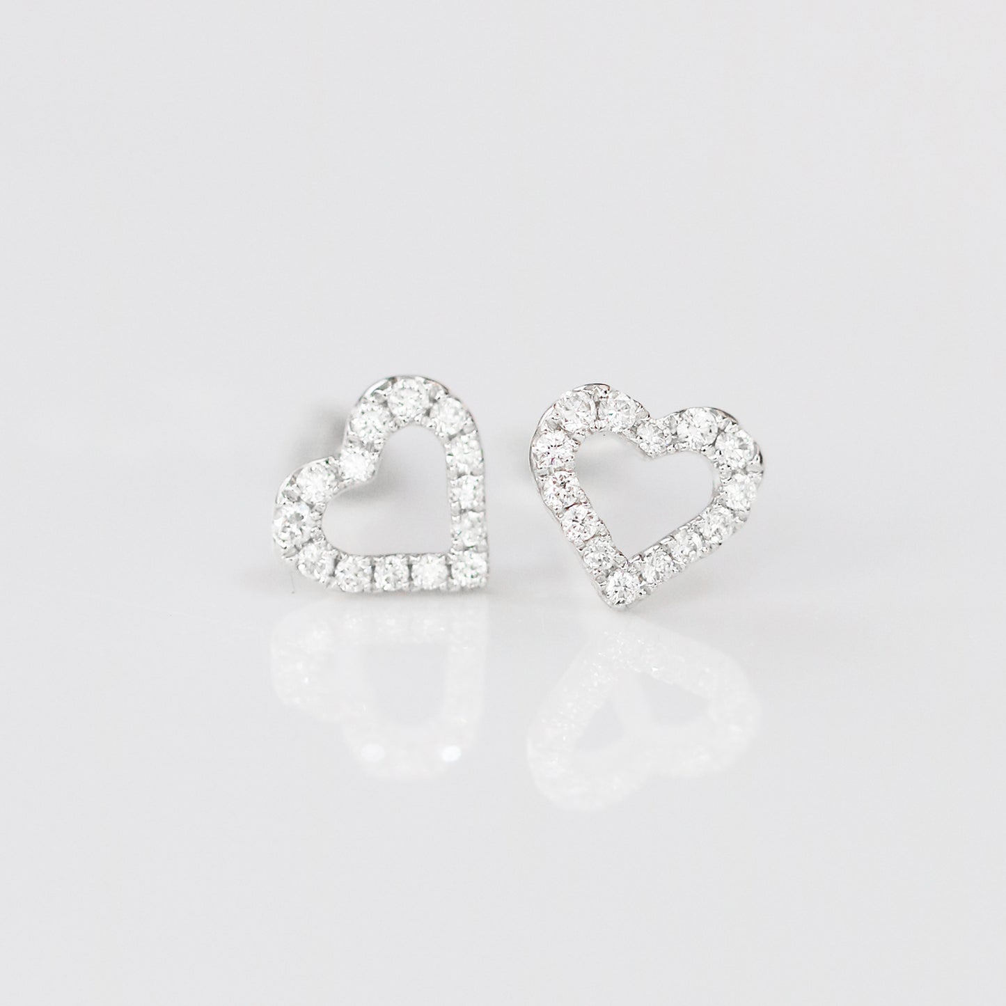 18k白金縷空心形鑽石耳環 18k White Gold 0.13ct Heart Shape Diamond Earrings