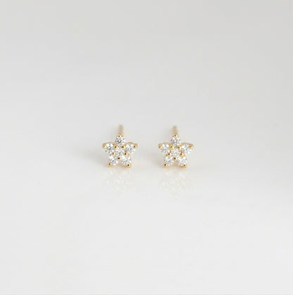 18k White Gold 0.14ct Flower Diamond Earrings-Patrea Jewelry,結婚珠寶 香港,尖沙咀 鑽石珠寶店,香港 GIA鑽石專門店,尖沙咀 訂造結婚戒指, Best jewelry store Tsim Sha Tsui, Tsim Sha Tsui diamond jewelry shop, jewelry showroom hk,輕婚紗首飾, 婚禮耳環,新娘首飾,婚戒推薦, bridal jewelry hk, 18k white gold diamond jewelry,一 卡 鑽石 幾多 錢,買 求婚 戒指,一 卡 鑽石 多少 錢,求婚 戒指 預算,一 卡 鑽石 戒指 價錢,gia 證書,香港 鑽石, natural diamond ring hk, 天然鑽石戒指 香港,求婚 戒指 香港, 鑽戒 訂造, 求婚 一 卡