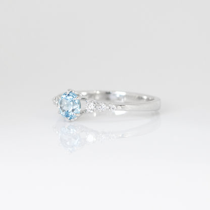 18k白金海藍寶鑽石戒指側面 18k White Gold Aquamarine Diamond Ring on side view