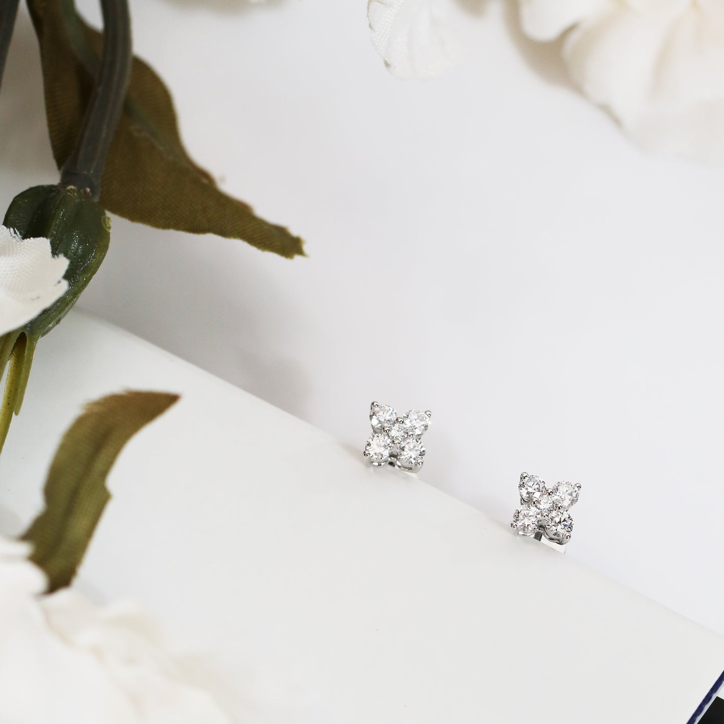 18k White Gold 0.37ct Clover-shaped Diamond Earrings, Single or Pair