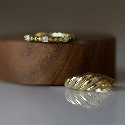 18k 黃金牛角包戒指 18k Yellow Gold Colette Croissant Ring 18k黃金珠邊鑽石戒指 18k Yellow Gold Beaded Diamond Ring