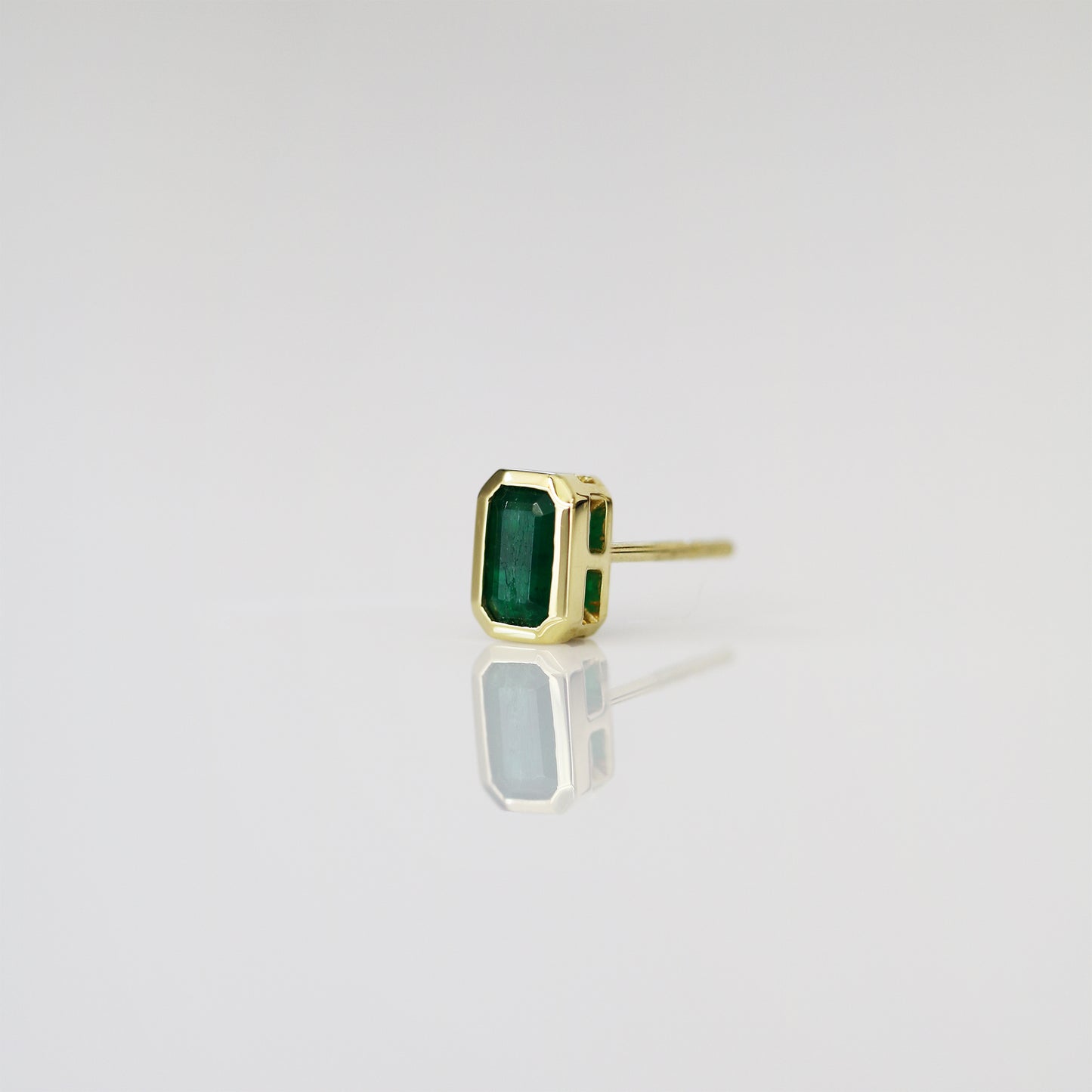 18k Yellow Gold Emerald Stud Single Earring, Single