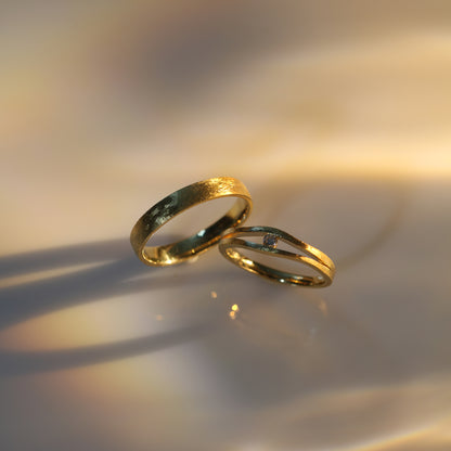 To The Moon and Back Wedding Rings （Brushed Finish Wedding Bands）
結婚對戒／情侶對戒
18K復古手工拉絲工藝系列