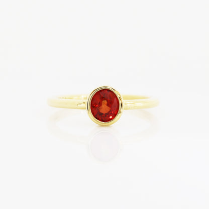 18k黃金包邊鑲橙紅色藍寶石戒指 18k Yellow Gold Vintage Bezel-Set Orangey Red Sapphire Ring