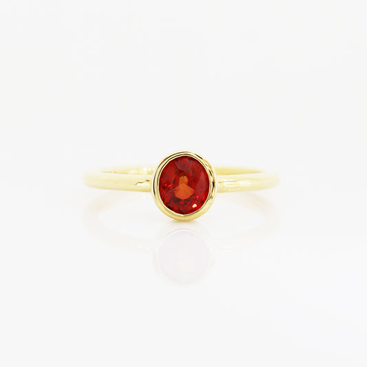 18k黃金包邊鑲橙紅色藍寶石戒指 18k Yellow Gold Vintage Bezel-Set Orangey Red Sapphire Ring
