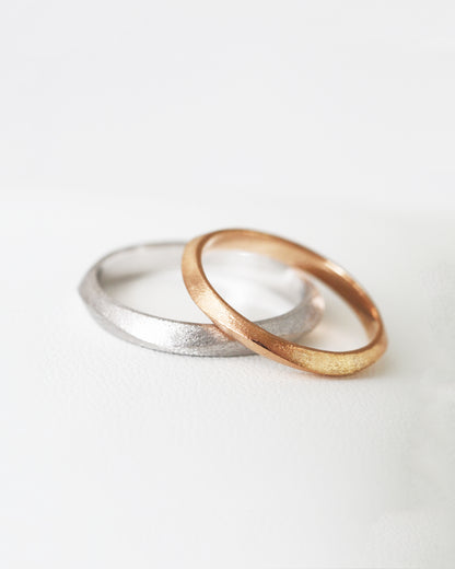 18k Rose Gold & White Gold Brushed Finish Wedding Bands
結婚對戒／情侶對戒
18K玫瑰金/白金復古手工拉絲工藝系列