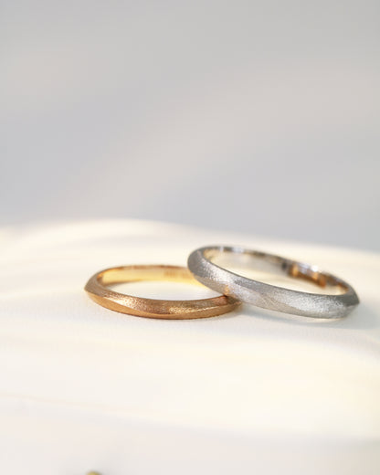 18k Rose Gold & White Gold Brushed Finish Wedding Bands
結婚對戒／情侶對戒
18K玫瑰金/白金復古手工拉絲工藝系列
