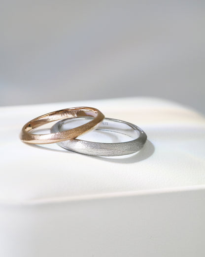 18k Rose Gold & White Gold Brushed Finish Wedding Bands
結婚對戒／情侶對戒
18K玫瑰金/白金復古手工拉絲工藝系列