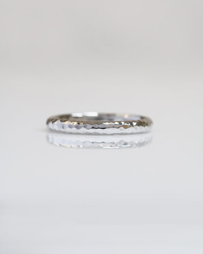 18K White Gold Hammered Classic Wedding Bands 結婚對戒／情侶對戒 18K白金匠人手作金工鎚紋戒指