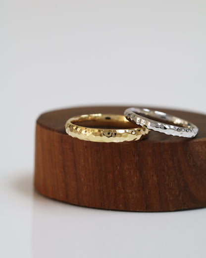 18K White and Yellow Gold Hammered Classic Wedding Bands 結婚對戒／情侶對戒 18K黃金/白金匠人手作金工鎚紋戒指