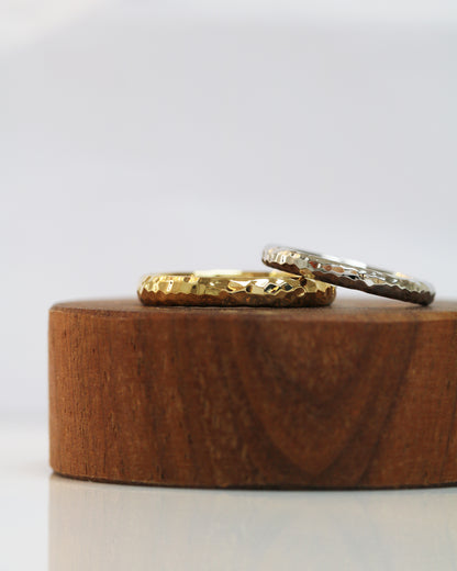 18K White and Yellow Gold Hammered Classic Wedding Bands 結婚對戒／情侶對戒 18K黃金/白金匠人手作金工鎚紋戒指