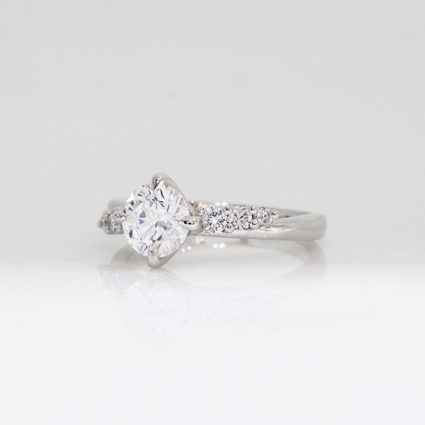 Daphne Vintage-Engagement Rings-Patrea Jewelry,GIA 鑽戒 香港, GIA certified diamond rings Hong Kong, 1 carat diamond ring price HK, Bespoke diamond jewelry HK, customize diamond ring hk, diamond ring hk, 求婚戒指 推薦 2026, 訂造鑽戒 價錢, Engagement Ring hong kong, customize engagement ring, 求婚鑽石戒指款式, 求婚戒指 香港, proposal ring hk, 訂婚 戒指 價錢