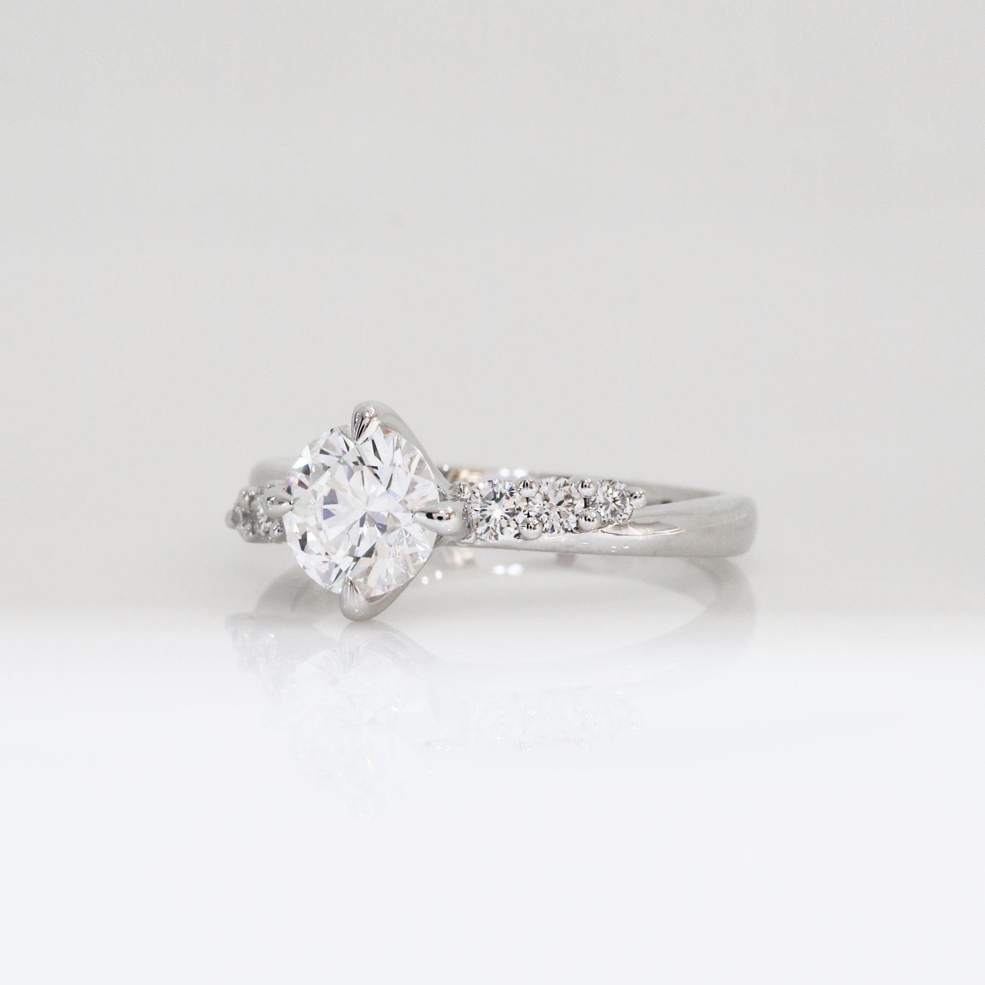 Daphne Vintage-Engagement Rings-Patrea Jewelry,GIA 鑽戒 香港, GIA certified diamond rings Hong Kong, 1 carat diamond ring price HK, Bespoke diamond jewelry HK, customize diamond ring hk, diamond ring hk, 求婚戒指 推薦 2026, 訂造鑽戒 價錢, Engagement Ring hong kong, customize engagement ring, 求婚鑽石戒指款式, 求婚戒指 香港, proposal ring hk, 訂婚 戒指 價錢