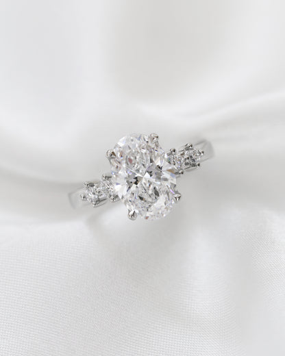 18k White Gold 4-Prong Oval Brilliant Diamond Engagement Ring 18k白金四爪蛋形橢圓形求婚鑽石戒指